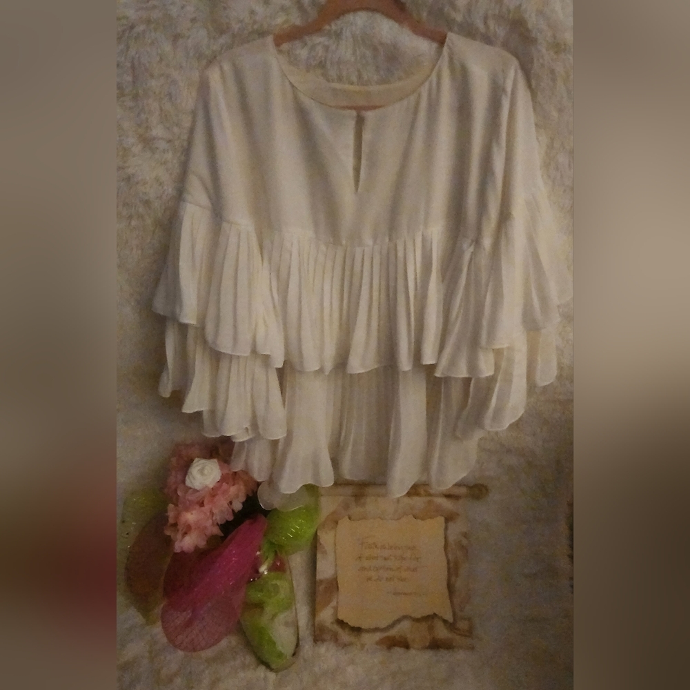 ****Woman's White Blouse ****
